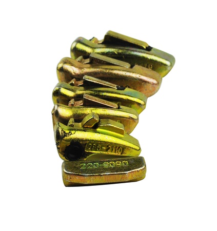 Зубчатые пальцы ковша Caterpillar и фиксатор