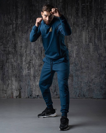 СПОРТИВНЫЙ КОСТЮМ