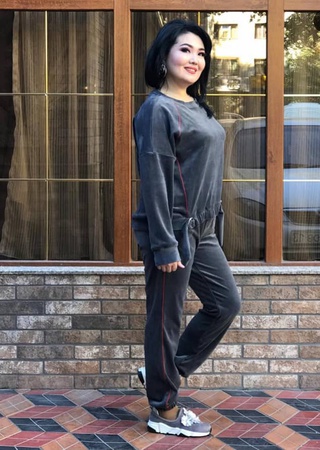 Женский спортивный костюм