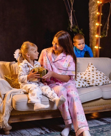 Yüksek kaliteli çocuk pijamaları. Siparişin hacmi 1 adet veya daha fazladır.