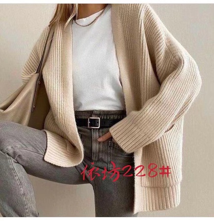 Kapüşonlular, spor çiftler, sweatshirtler, tişörtler, body gömlekleri