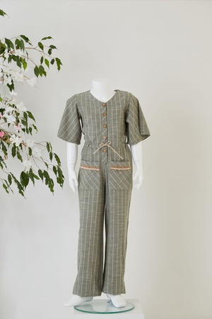 Полосатый женский комбинезон в полоску