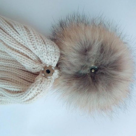 Шапка с помпоном