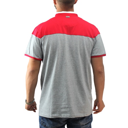 Серая футболка с красной полоской