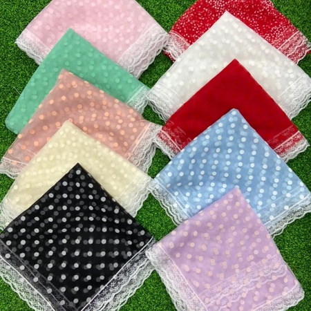 Puantiyeli örgü şallar