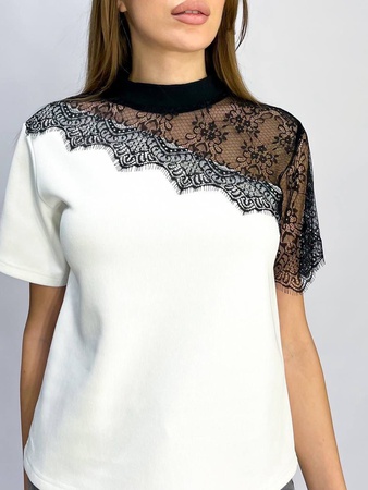 Блузка с гипюром