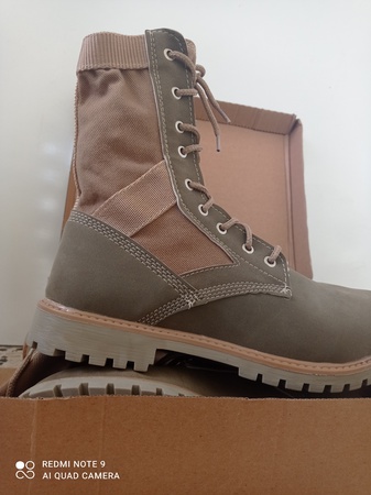 Легкие походные ботинки для бездорожья