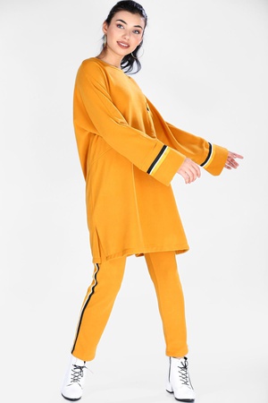 Женский спортивный костюм с длинным свитшотом