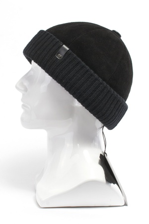 Шапка из замши 250111