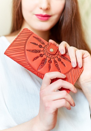 Кожаное женское коралловое портмоне 7.0 Инди