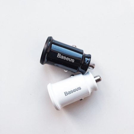 Автомобильное зарядное устройство