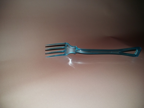 Одноразовая вилка с маркировкой "GornovGroup.ru"