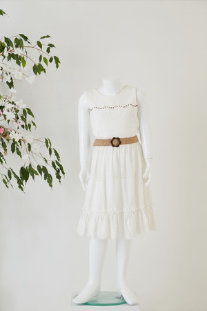 Кружевное платье без рукавов