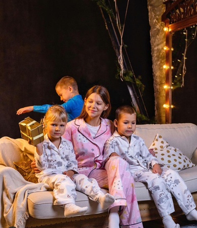 Yüksek kaliteli çocuk pijamaları. Siparişin hacmi 1 adet veya daha fazladır.