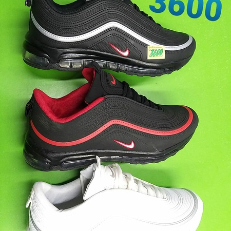 Кроссовки спортивные