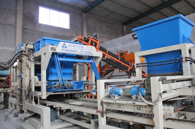 Линии для производства бетонных изделий с вибропрессом.