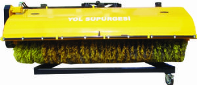 Yol süpürme aracı