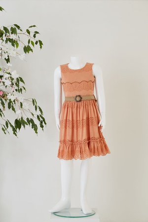 Кружевное платье без рукавов