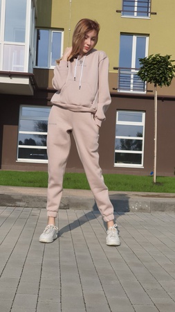 Платья и костюмы