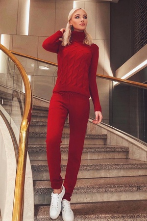 Спортивные костюмы, платья, костюмы, верхняя одежда.