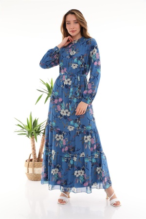 Женское длинное платье с синим цветочным узором и воротником-стойкой