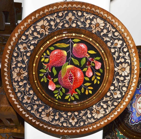 Тарелка с гранатом