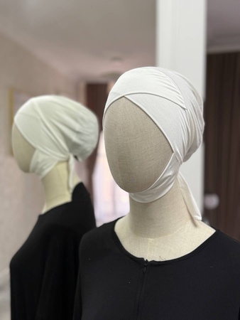 Шапка на завязках с подбородком