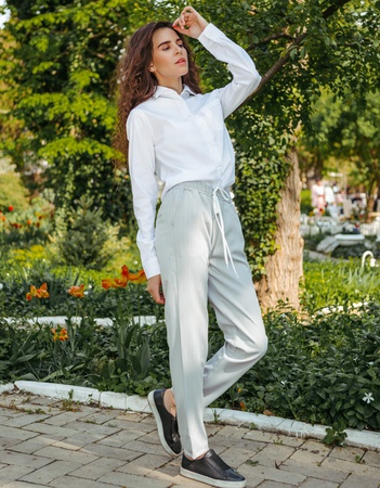 Женские укороченные брюки в полоску