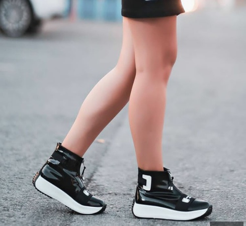 Women's shoes
