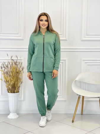 Женский спортивный костюм