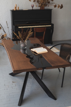 Figürlü camlı Hudson masası