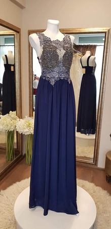 Вечерние и свадебные платья большой выбор. Платья дополнительно по низким ценам с манекенов, выставок и показов