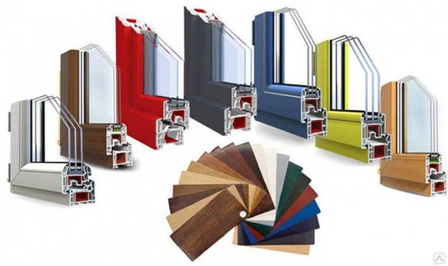 Kerch&#39;de pencereler, kapılar, balkonlar, her renk, boyut ve konfigürasyon