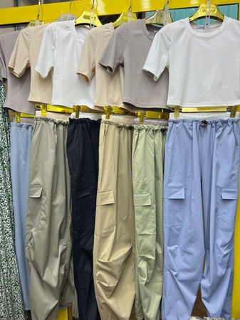 Топик лапша  Штаны карго парашют (не мнётся) Ткань карго  Размер: s,m повтор