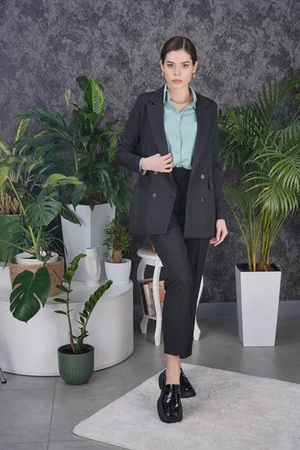 Женский костюм двойка для офиса и наряда