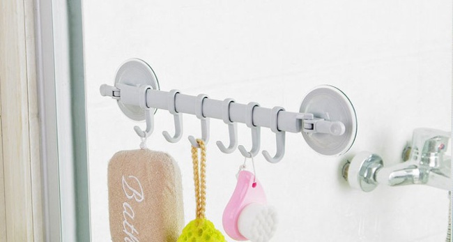 Вешалка с крючками на присосках пластиковая