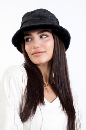 Плюшевая шапка-ведро