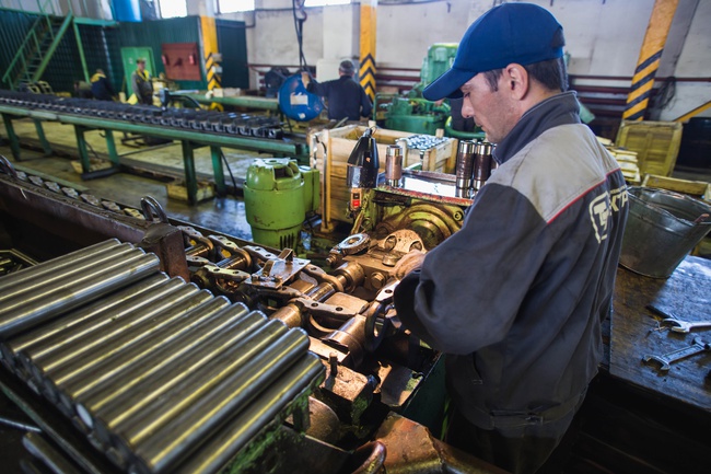 Запасные части для гусеничных тракторов, бульдозеров и экскаваторов