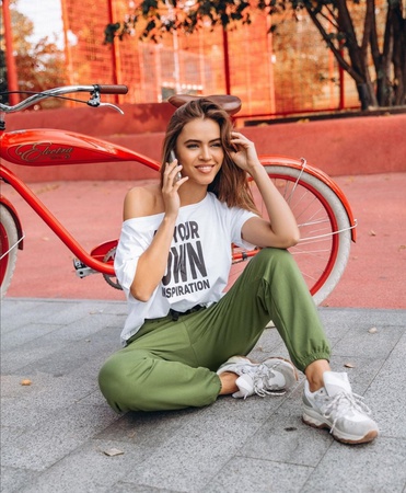 Spor giyim. Eşofman, tişört, sweatshirt, pantolon