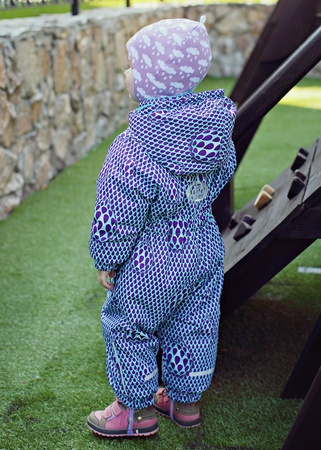 Çocuklar için tulumlar. spor.