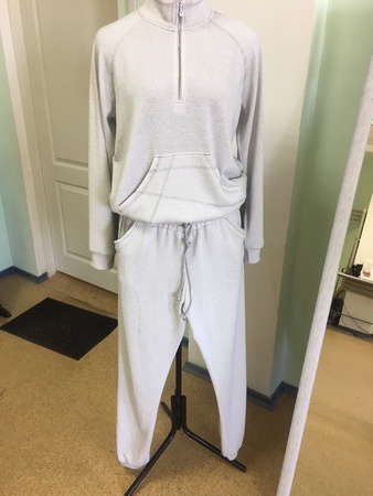 Женский спортивный костюм