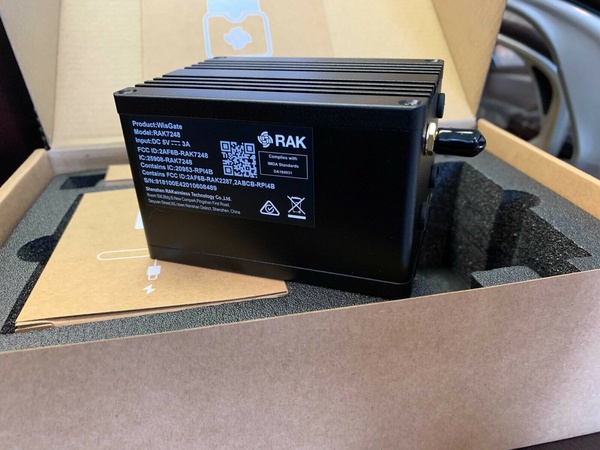 New stocked RAK V2 Hotspot Miner AU 915 Mhz BRAND NEW SHIPS IMMEDIATELY 2-4 Day Delivery