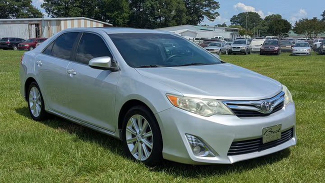 2012 Toyota Camry XLE Car