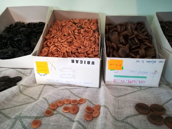 İspanya&#39;dan giysi dikmek için stok.