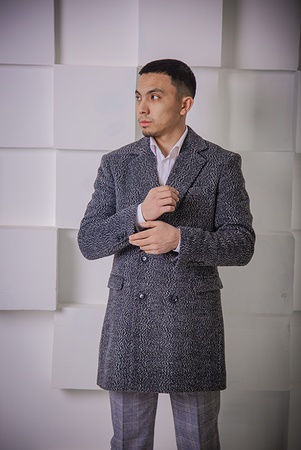 мужская одежда:  мужские костюмы, мужские пиджаки,  мужские брюки, мужские жилеты, мужские рубашки, мужские пальто и полупальто.