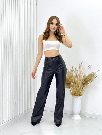 Брюки прямые из эко кожи