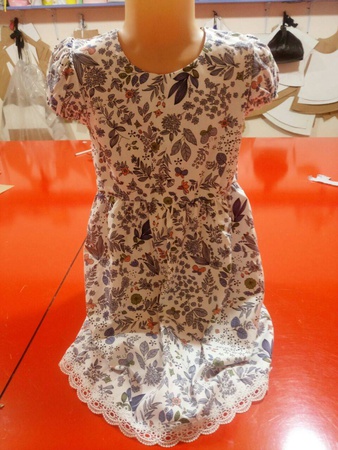 3-6岁女孩的连衣裙。