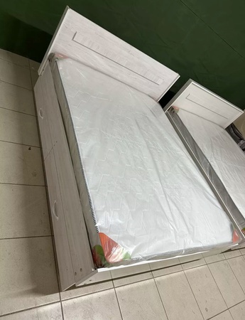 Dolaplar, koridorlar, masalar, mutfak üniteleri, kasalar