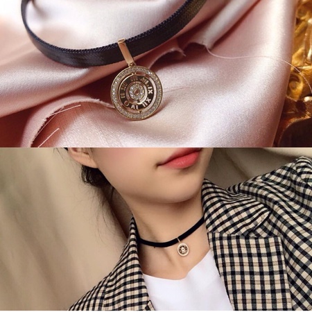 Колье с кулонами