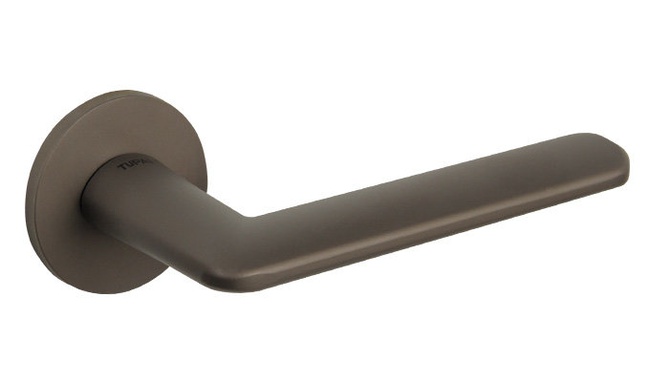 Дверная фурнитура итальянской фабрики Colombo  и португальской фабрики Tupai